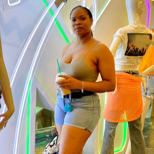 Meet your Posher, Simone